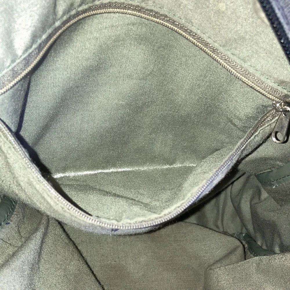 GUESS MESSENGER BAG - Picture 7 of 9